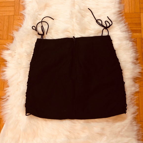 MOVING OUT SALE❗️H&M mini skirt - Picture 2 of 3